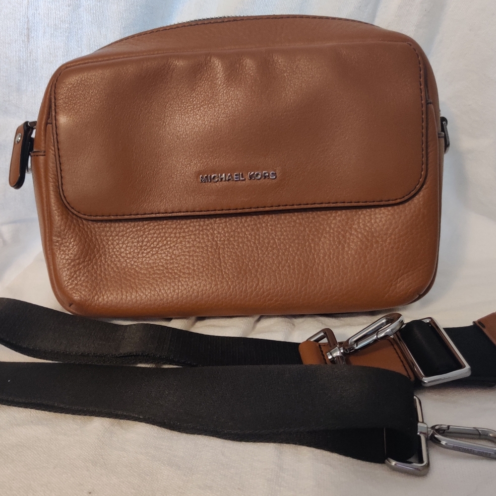Michael Kors Hudson Medium Brown Pebbled Leather Utility Messenger Xbody Bag